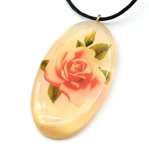 Кулон из селенита "Роза №4" овал 27*50мм, на шнурке Кулон из селенита "Роза №4" овал 27*50мм, на шнурке