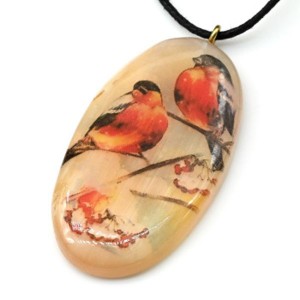 Кулон из селенита "Снегири 3" овал 27*50мм, на шнурке Кулон из селенита "Снегири 3" овал 27*50мм, на шнурке