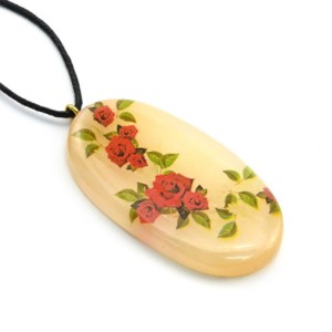 Кулон из селенита "Розы" овал 30*55мм, на шнурке