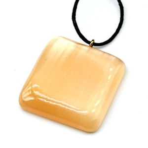 Кулон из селенита "Квадрат" 35*35мм, на шнурке