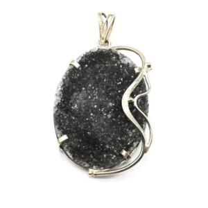 Кулон из халцедона 34*46мм.