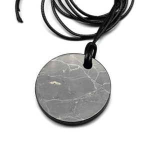 Подвеска шунгит на шнурке "Круг" 30мм Подвеска шунгит на шнурке "Круг" 30мм