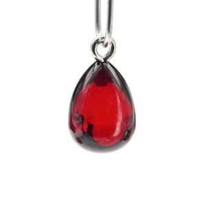 Кулон капелька из янтаря 10*13мм цв.вишня. (иск.)