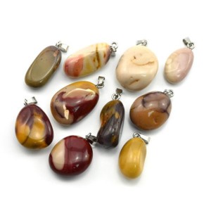 Кулон из яшмы мукаит галтовка 10*20мм Кулон из яшмы мукаит галтовка 10*20мм