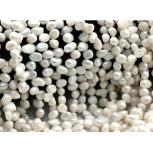 Бусины из жемчуга галтовка 5*7мм белый, 34см, 70 бусин