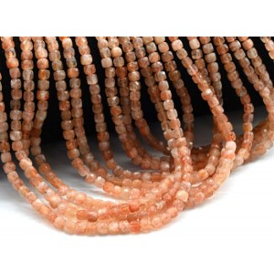 Бусины из солнечного камня (гелиолит) кубик гр.3,5-4мм, 39см, 100 бусин Бусины из солнечного камня (гелиолит) кубик гр.3,5-4мм, 39см, 100 бусин