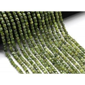 Бусины из нефрита кубик гр.4мм, 39,5см, 93 бусины