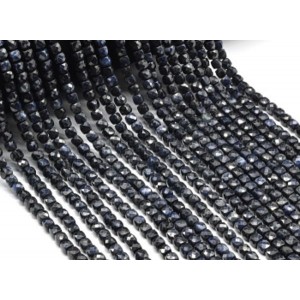 Бусины из сапфира кубик гр.4мм, 40см, 95 бусин
