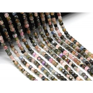 Бусины из турмалина кубик гр.5мм, 39см, 89 бусин Бусины из турмалина кубик гр.5мм, 39см, 89 бусин