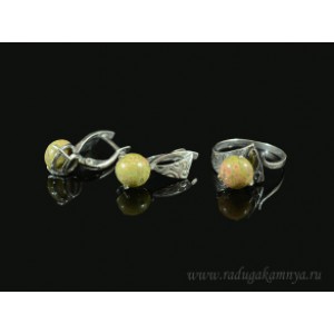 Кольцо и серьги с унакитом