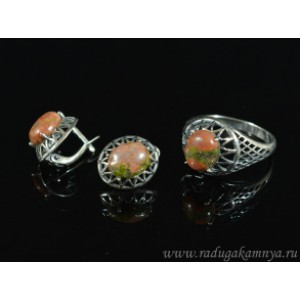 Кольцо и серьги с унакитом