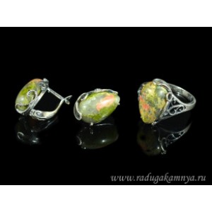 Кольцо и серьги с унакитом