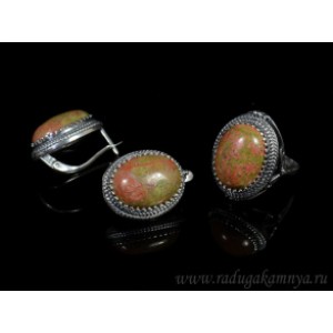 Кольцо и серьги с унакитом Кольцо и серьги с унакитом