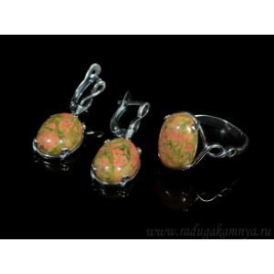 Кольцо и серьги с унакитом