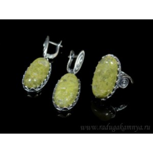 Кольцо и серьги с унакитом Кольцо и серьги с унакитом