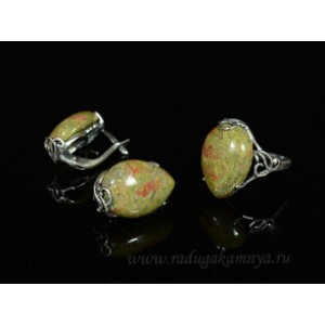 Кольцо и серьги с унакитом