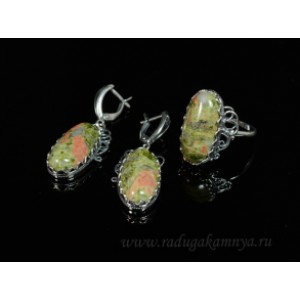 Кольцо и серьги с унакитом