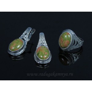 Кольцо и серьги с унакитом
