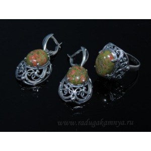 Кольцо и серьги с унакитом