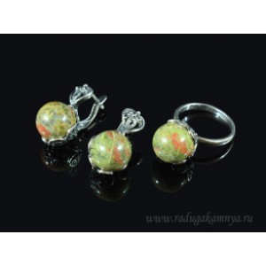 Кольцо и серьги с унакитом