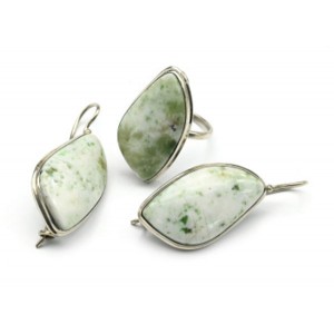 Кольцо и серьги жадеит "Грация" Кольцо и серьги жадеит "Грация"