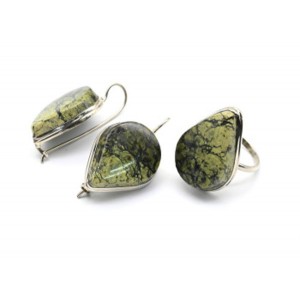 Кольцо и серьги из змеевика