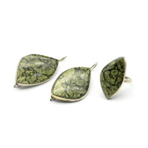 Кольцо и серьги из змеевика "Грация"