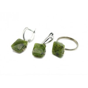 Кольцо и серьги с нефритом