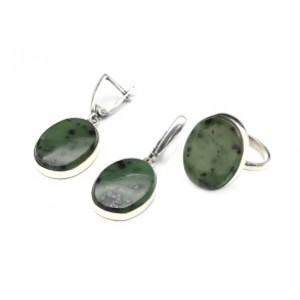 Кольцо и серьги с нефритом "Овал" Кольцо и серьги с нефритом "Овал"