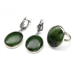 Кольцо и серьги с нефритом