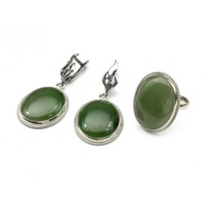 Кольцо и серьги с нефритом