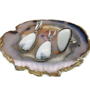 Кольцо и серьги опал белый Кольцо и серьги опал белый