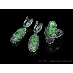 Кольцо и серьги с цоизитом