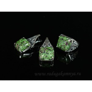 Кольцо и серьги с цоизитом Кольцо и серьги с цоизитом