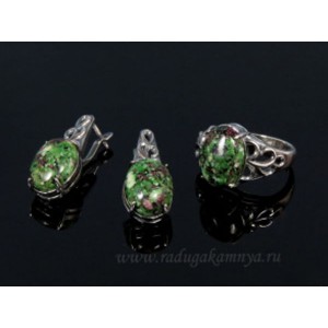 Кольцо и серьги с цоизитом