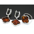 Комплект Клевер 18*18мм с янтарём в посеребрении цвет коньячный, 5,3г (иск.)