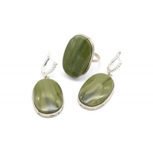 Кольцо и серьги из яшмы уральской