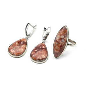 Кольцо и серьги из яшмы леопардовой