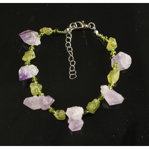 Браслет из аметиста (кристаллы) и хризолита необработанных, с хрусталем, на застежке