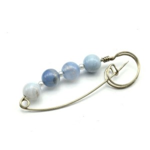 Брошь-булавка от сглаза с агатом голубым (сапфирин) 60*20мм.