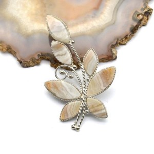 Брошь агат переливт "Веточка" 58*36мм. Брошь агат переливт "Веточка" 58*36мм.