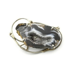 Брошь с жеодами агата бразильского 46*29мм Брошь с жеодами агата бразильского 46*29мм