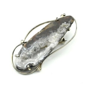 Брошь с жеодами агата бразильского 53*47мм. Брошь с жеодами агата бразильского 53*47мм.