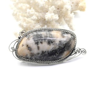 Брошь-кулон агат моховой 60*29мм. Брошь-кулон агат моховой 60*29мм.