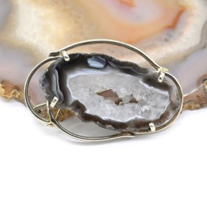 Брошь с жеодами агата бразильского 42*27мм.