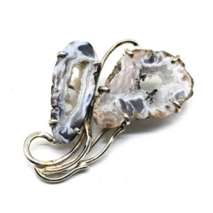 Брошь с жеодами агата бразильского 50*35мм. Брошь с жеодами агата бразильского 50*35мм.