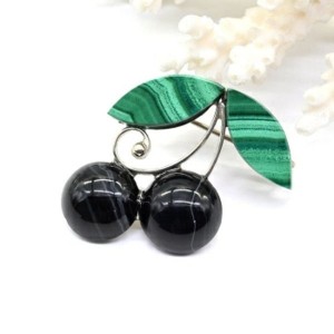 Брошь из малахита и агата "Вишенка" 28*29мм