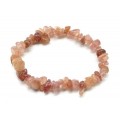 Браслет из крошки клубничного кварца, 17см Браслет из крошки клубничного кварца, 17см
