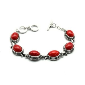 Браслет на металлической основе с кораллом (имитация), овалы, 20-22см