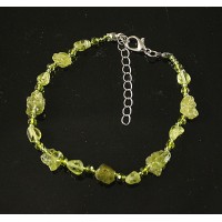 Браслет из  хризолита, с хрусталем, на застежке